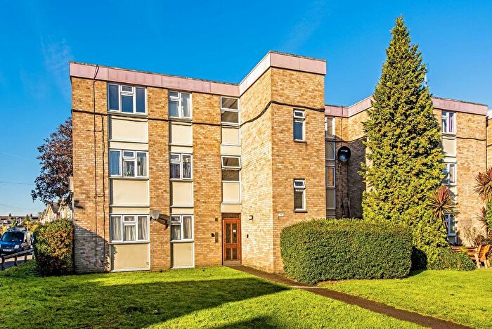 2 Bedroom Flat For Sale In Townshend Terrace, Richmond, TW9