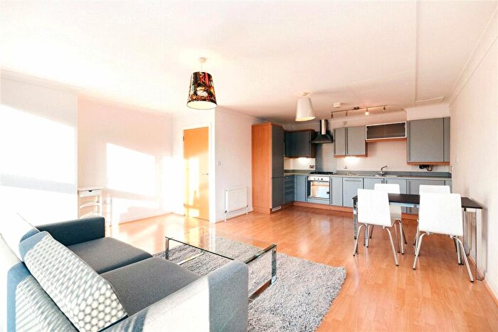 1 Bedroom Apartment To Rent In Kingsland Road, Hoxton, London, E2