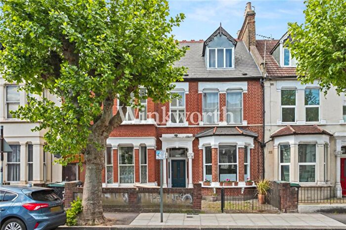 2 Bedroom Apartment For Sale In Belmont Road, London, N15