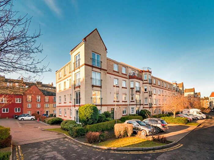 3 Bedroom Flat To Rent In Sinclair Place, Shandon, Edinburgh, EH11