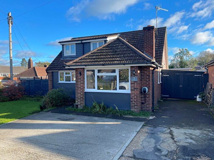 3 Bedroom Chalet For Sale In Hollybank Close, Hythe, SO45