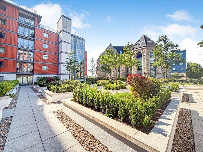 2 Bedroom Flat To Rent In Holland Gardens, Brentford, TW8