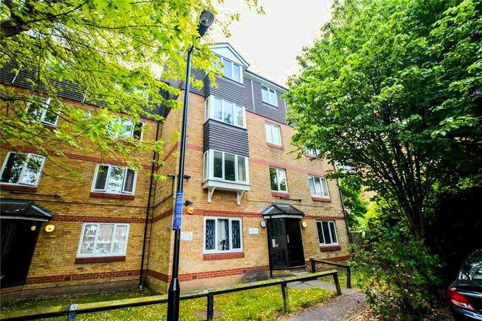 2 Bedroom Flat To Rent In Acanthus Drive, London, SE1