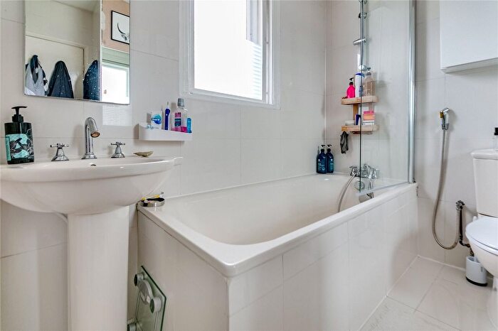 2 Bedroom Flat To Rent In Addison Grove, Bedford Park, W4