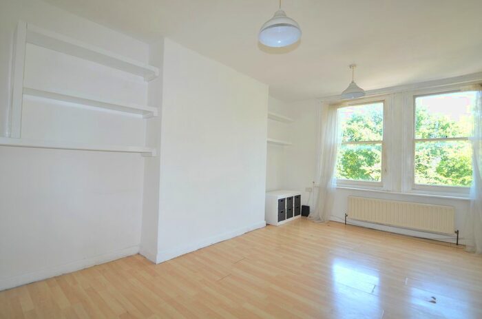 2 Bedroom Flat To Rent In Central Hill, Crystal Palace, SE19
