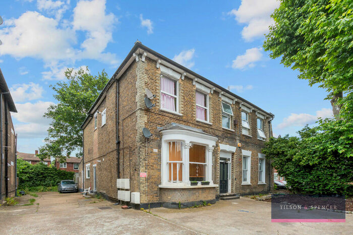 2 Bedroom Flat For Sale In Lansdowne Road, London, N17