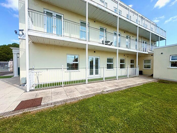 2 Bedroom Flat To Rent In Whitbourne Avenue, Swindon, SN3