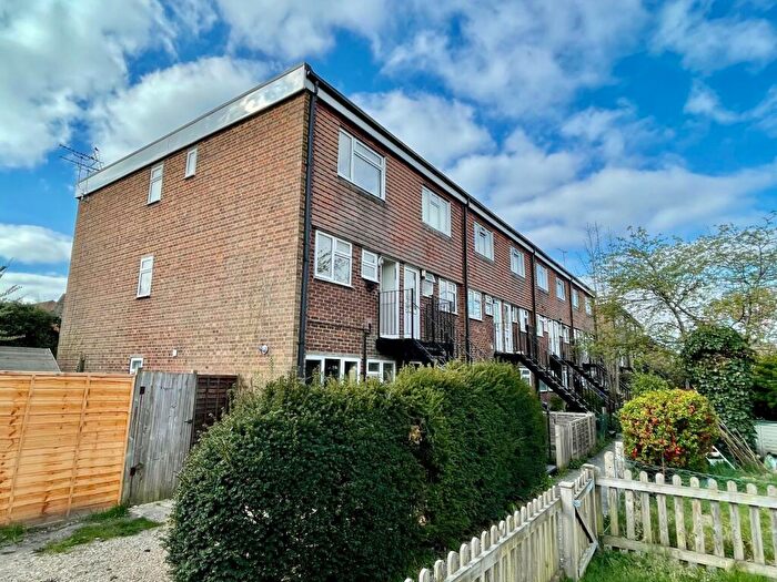 2 Bedroom Maisonette To Rent In Weydon Lane, Farnham, GU9