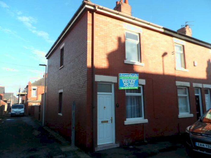 2 Bedroom End Of Terrace House To Rent In Drummond Avenue, Layton, FY3