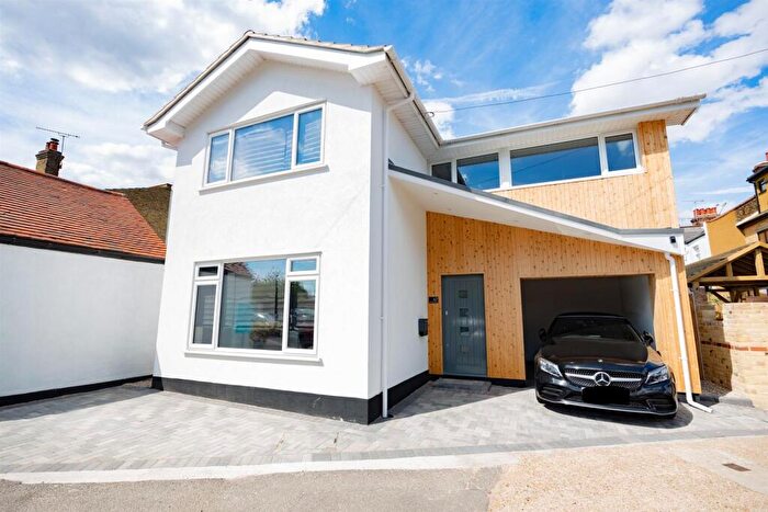 4 Bedroom Detached House To Rent In Sunningdale Avenue, Leigh-On-Sea, SS9
