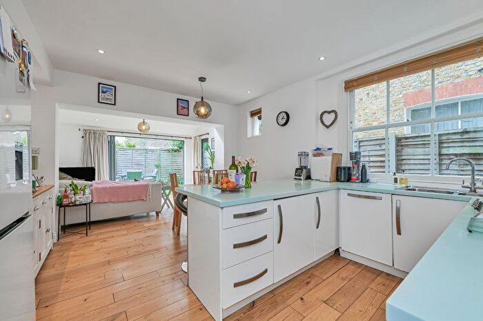 2 Bedroom Flat For Sale In Cautley Avenue, London, SW4