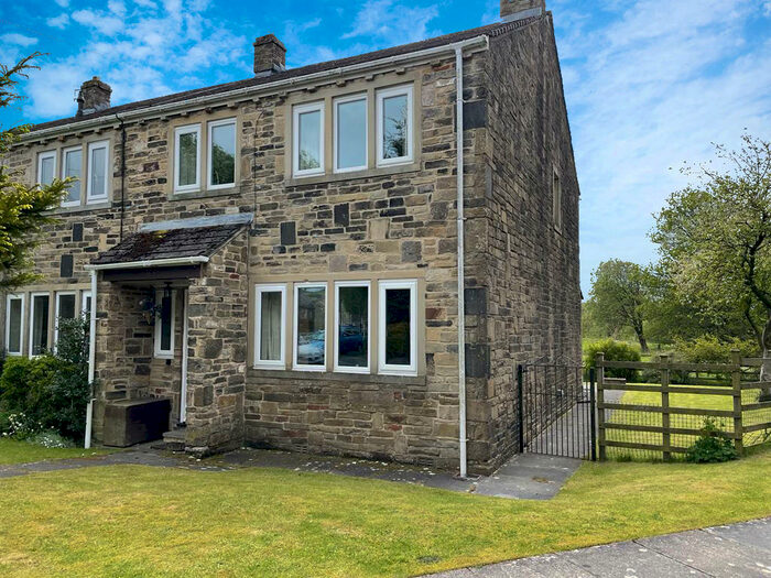 3 Bedroom End Of Terrace House For Sale In Piece Fields, Threshfield, BD23