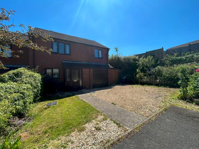 4 Bedroom Property To Rent In Orchard Rise, Crewkerne, TA18