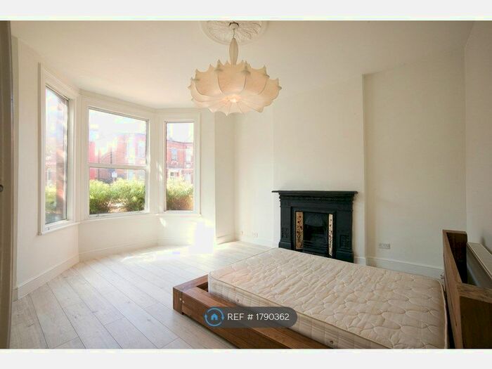 3 Bedroom Flat To Rent In Ebbsfleet Road, London, NW2