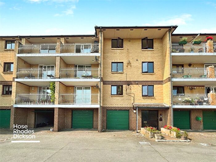 2 Bedroom Flat For Sale In East Mount Road, Shanklin, Isle Of Wight, PO37
