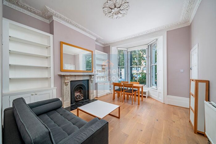 2 Bedroom Flat To Rent In Queens Drive, London, Greater London, N4