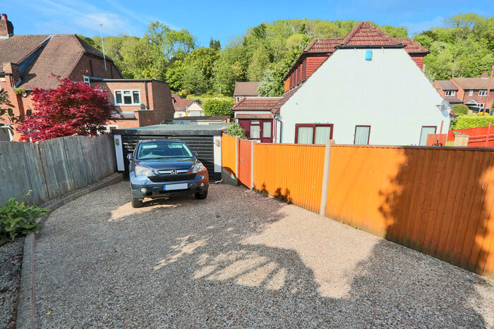 2 Bedroom Semi-Detached House For Sale In Waddington Avenue, Coulsdon, CR5