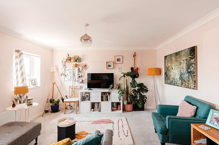 2 Bedroom Flat For Sale In Cabot Court, Gloucester Road North, Bristol, BS7