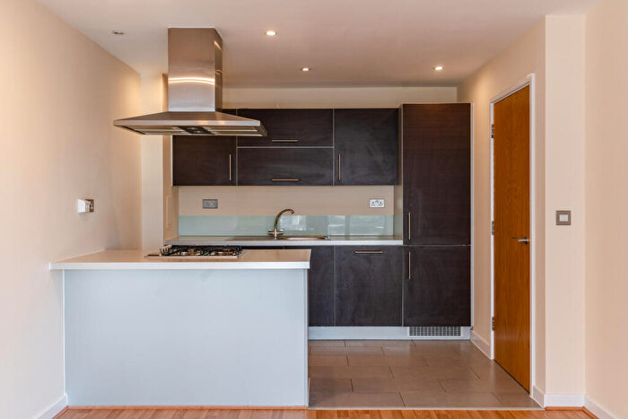 1 Bedroom Flat To Rent In South Woodford, E18