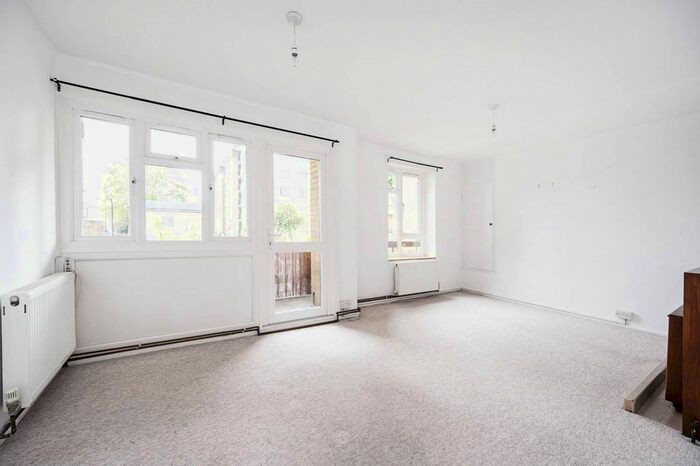 2 Bedroom Flat To Rent In Amhurst Road, Hackney, London, E8