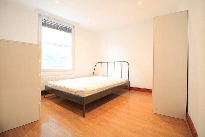 2 Bedroom Flat To Rent In Hackney Road, London, E2