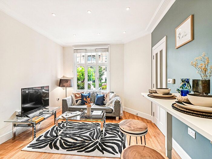 1 Bedroom Flat To Rent In Hamlet Gardens, King Street, W6