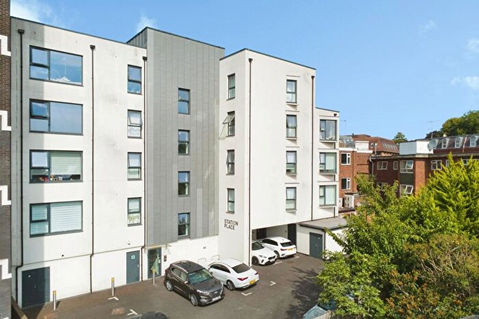 2 Bedroom Flat For Sale In Kings Road, Brentwood, Essex, CM14