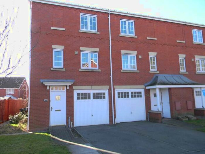 3 Bedroom Town House To Rent In The Willows, Hull, HU7
