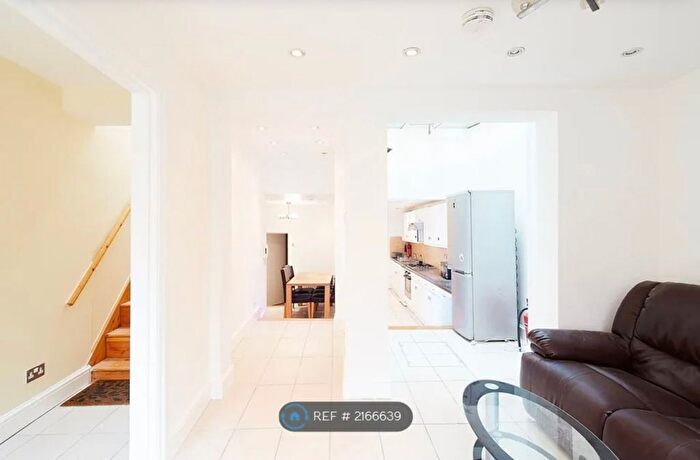 3 Bedroom Semi-Detached House To Rent In Voss Street, London, E2
