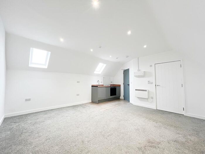 Apartment To Rent In Cricklade Road, SN2