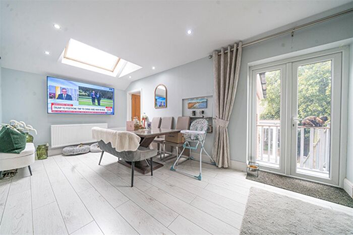 2 Bedroom Apartment To Rent In Carlton Road North, Weymouth, DT4