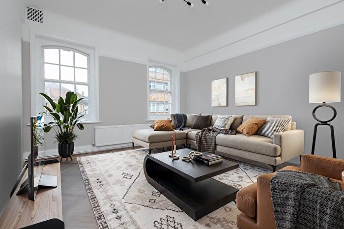 3 Bedroom Flat To Rent In Richmond Hill, Bournemouth, BH2