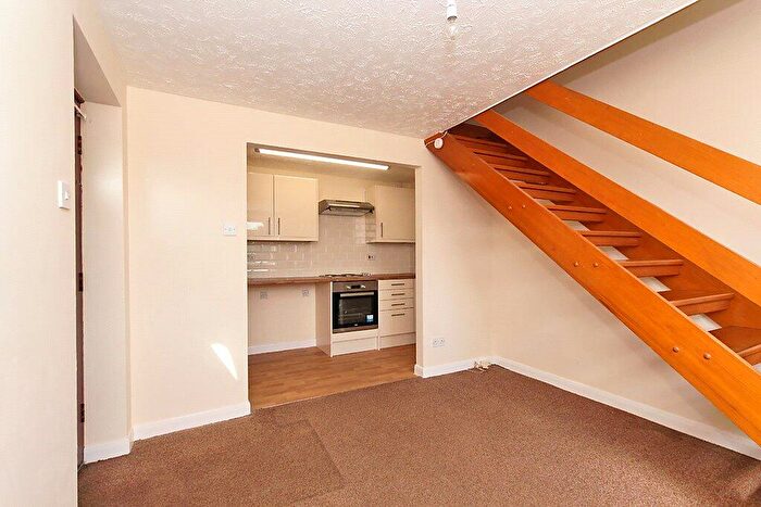 1 Bedroom Maisonette To Rent In Burley Road, Sittingbourne, Kent, ME10