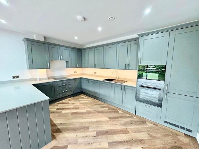 2 Bedroom Apartment To Rent In Pool Road, Leeds, West Yorkshire, LS21