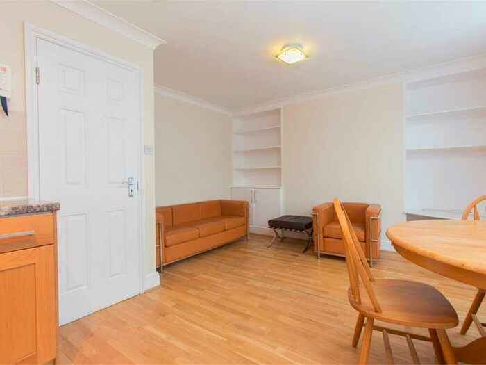 2 Bedroom Flat To Rent In Camden Park Road, NW1