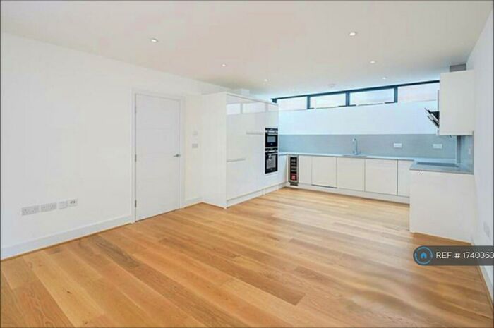 3 Bedroom Flat To Rent In Regan Way, London, N1