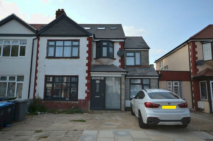 5 Bedroom Apartment To Rent In Elm Way, London, NW10