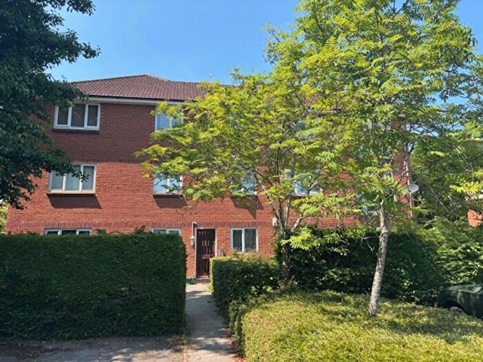 2 Bedroom Flat To Rent In Whiteway Close, St. Annes Park, BS4