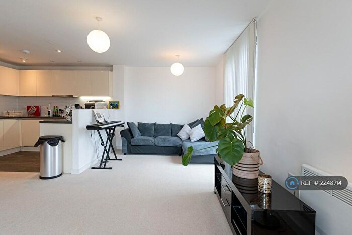 2 Bedroom Flat To Rent In Nobel House, Redhill, RH1