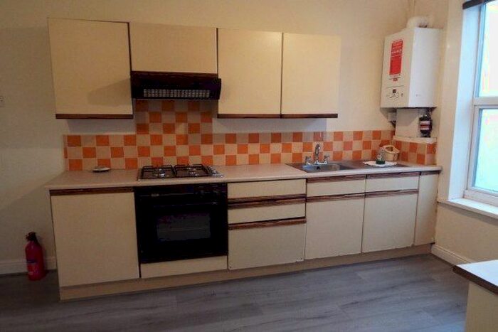 2 Bedroom Flat To Rent In Poplar Road, Smethwick, B66