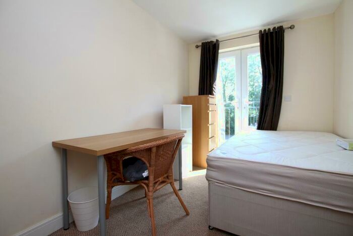 6 Bedroom Town House To Rent In Eastfields Road - Stoke Gifford, BS16