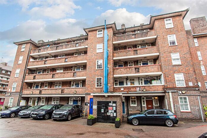 3 Bedroom Flat To Rent In Bracken House, Bow, E3