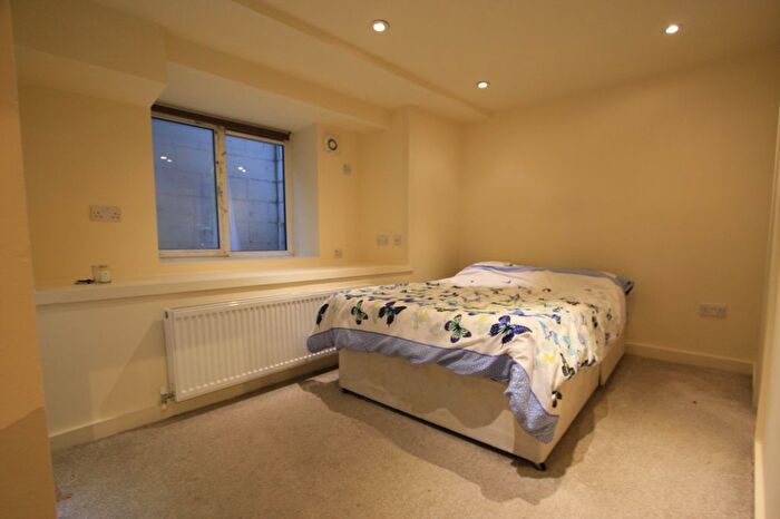 1 Bedroom Flat To Rent In Broxholm Road, London, SE27