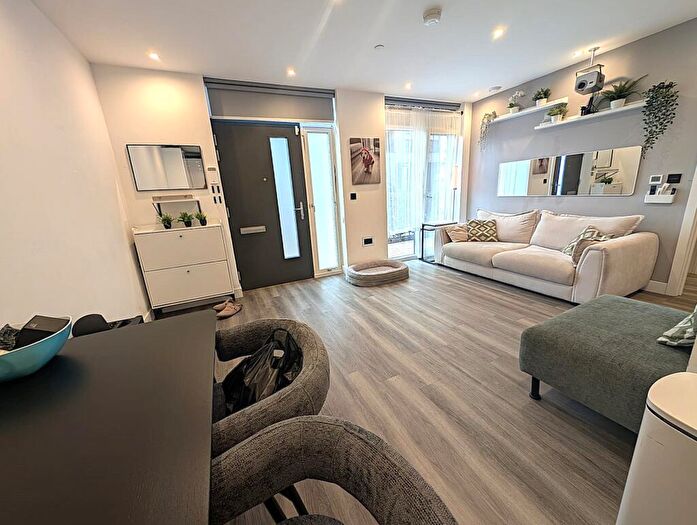 2 Bedroom Flat To Rent In Bute Close, London, Colindale, NW9