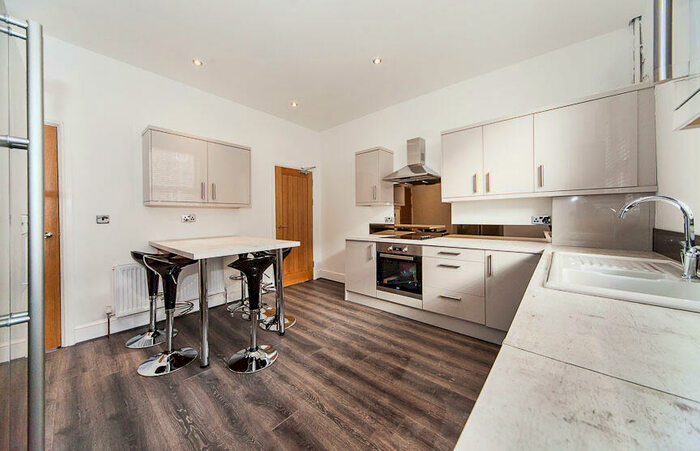 6 Bedroom Terraced House To Rent In Burchett Grove, Woodhouse, Leeds, LS6