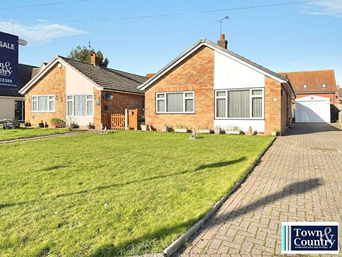 3 Bedroom Bungalow For Sale In Kirkhurst Close, Brightlingsea, CO7