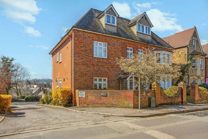 2 Bedroom Flat To Rent In Nightingale Road, Guildford, GU1