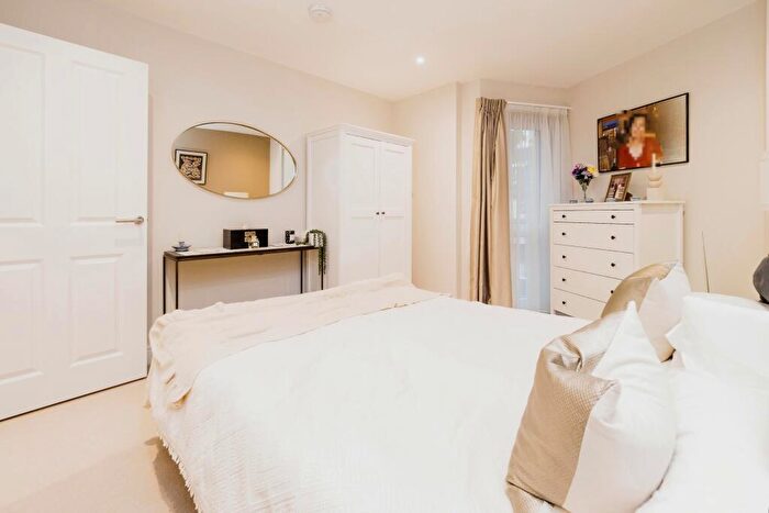 2 Bedroom Flat For Sale In High Road, Loughton, Essex, IG10