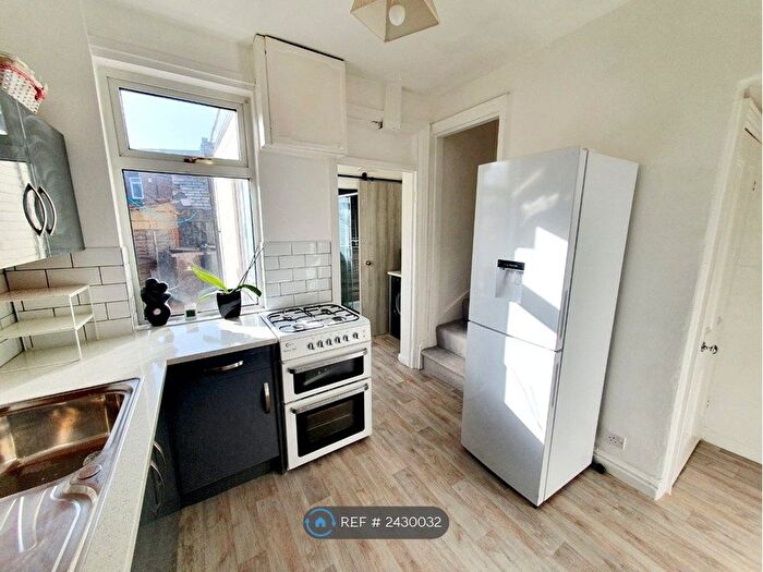 3 Bedroom Terraced House To Rent In St George's, Barnsley, S70
