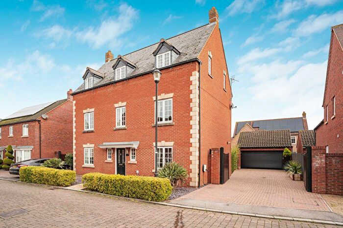 5 Bedroom Detached House For Sale In Clitheroe Croft, Milton Keynes, MK4